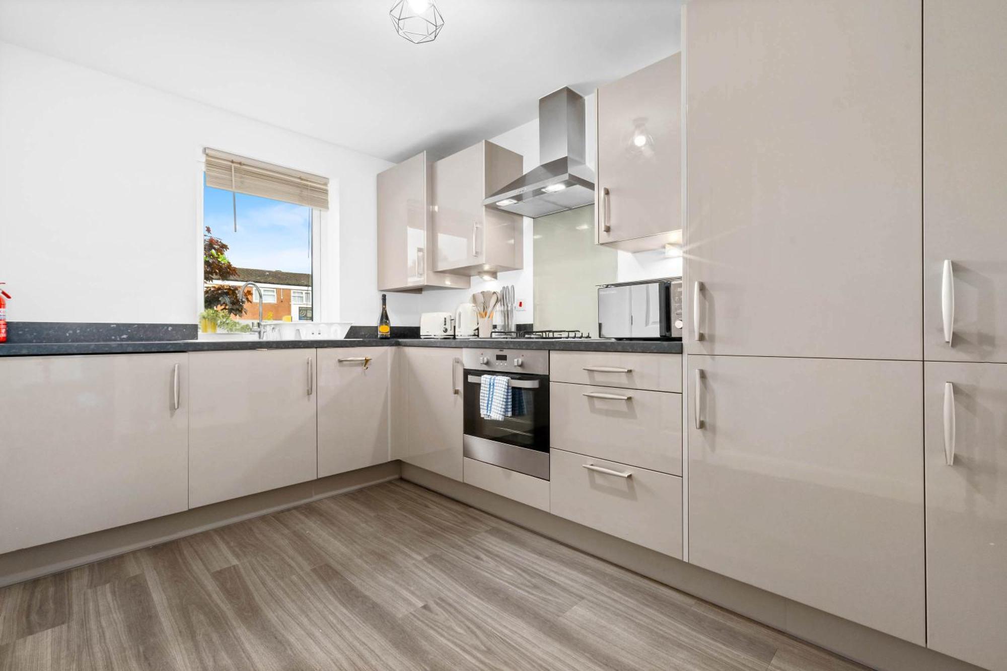 Lavish 3 Bedroom House With Ensuite And Parking By Azura Nights Birmingham Exterior photo