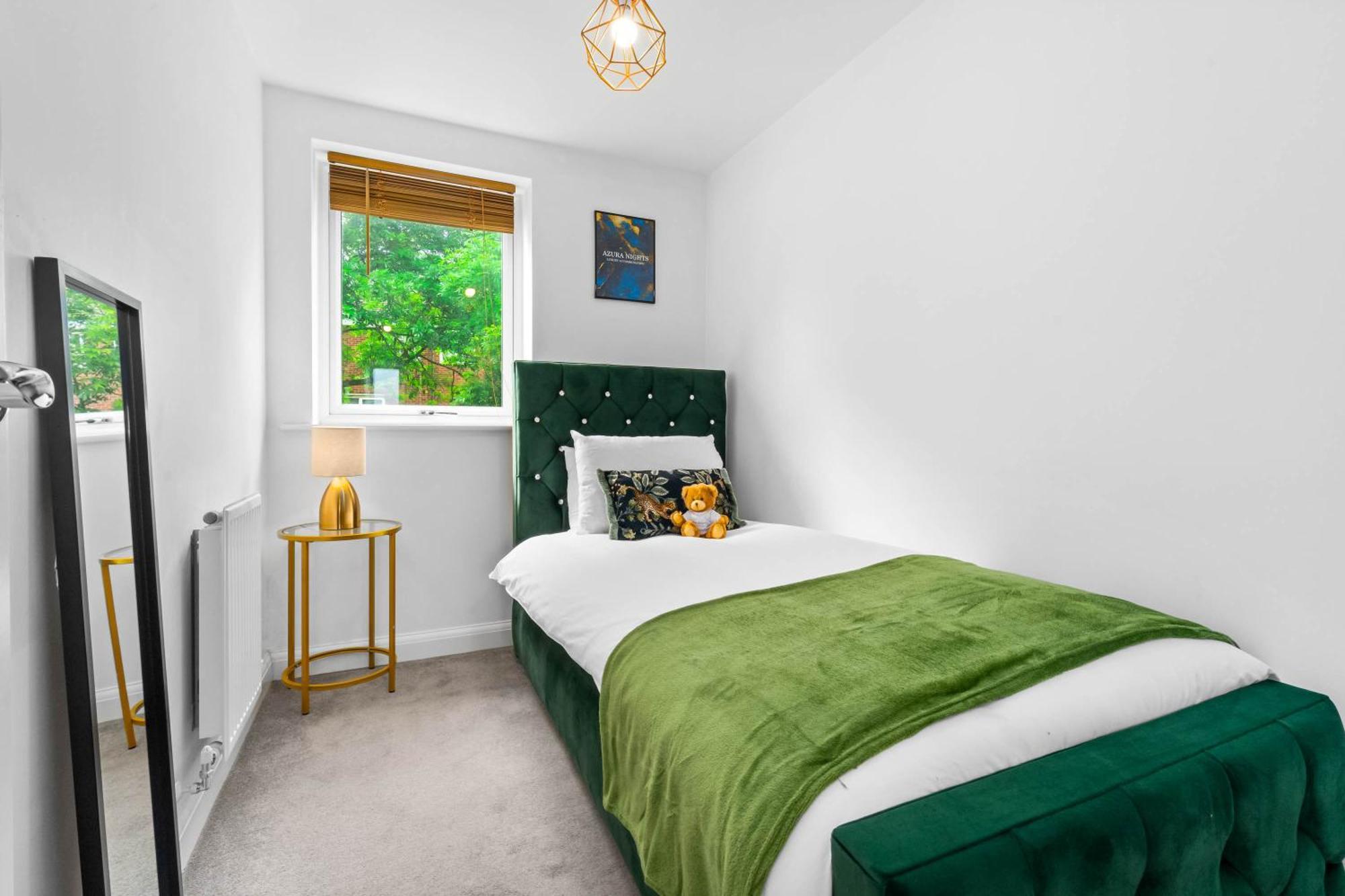 Lavish 3 Bedroom House With Ensuite And Parking By Azura Nights Birmingham Exterior photo